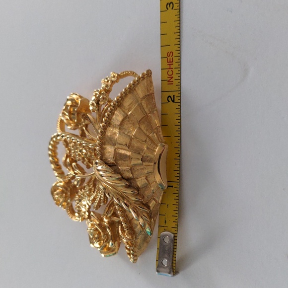Trifari Flower Basket Brooch/Pin - Picture 5 of 7